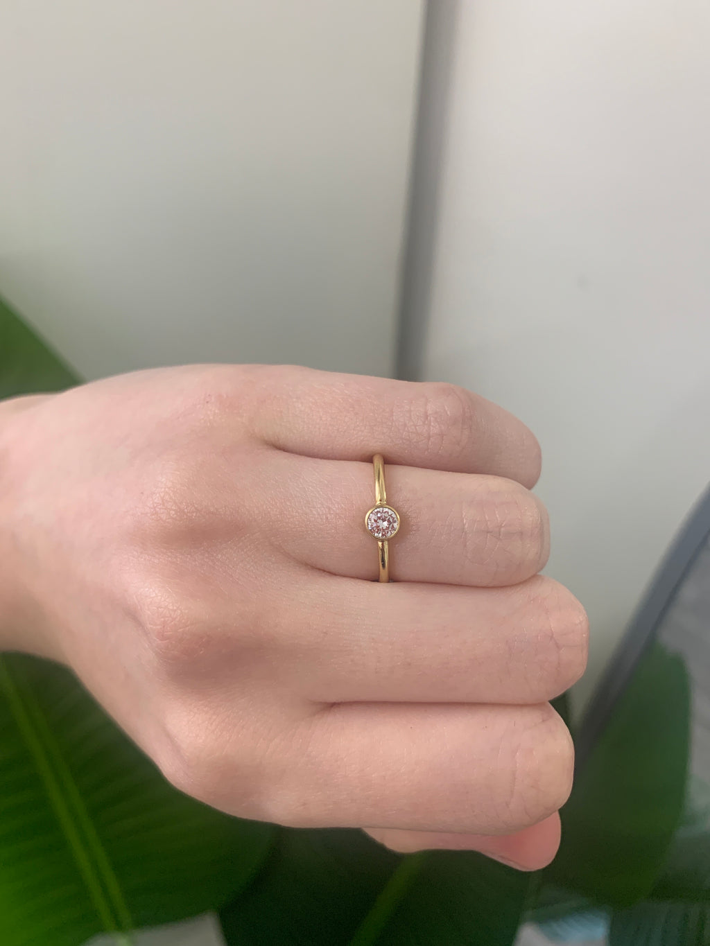 Gold round ring