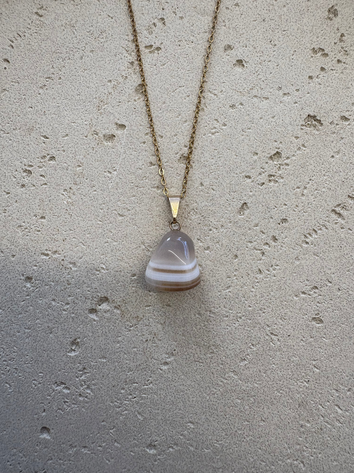 Gold agate necklace