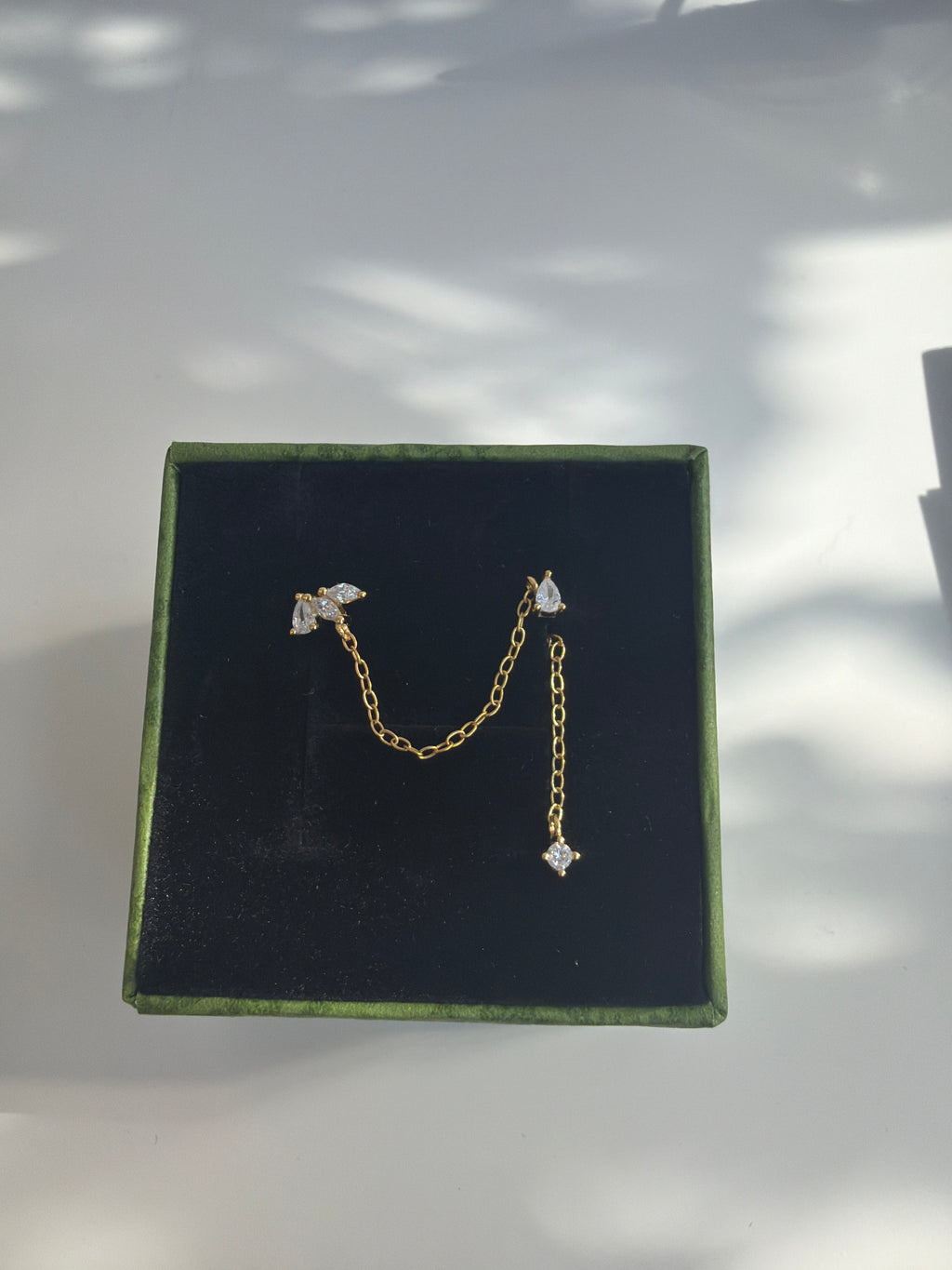 Triple chain stud gold