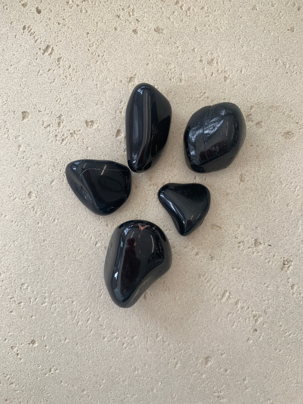 Black onyx tumblestone