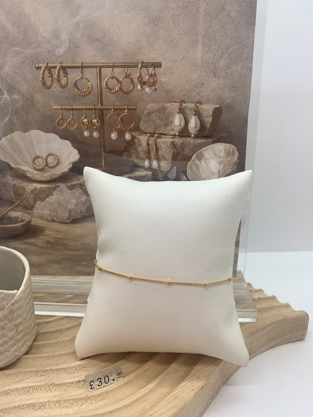 Gold saturn beaded bracelet