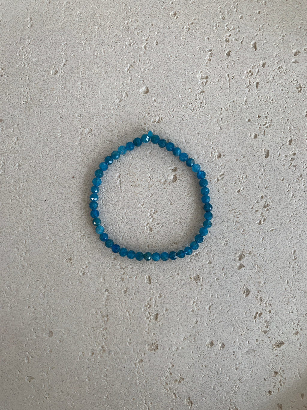 Apatite facet