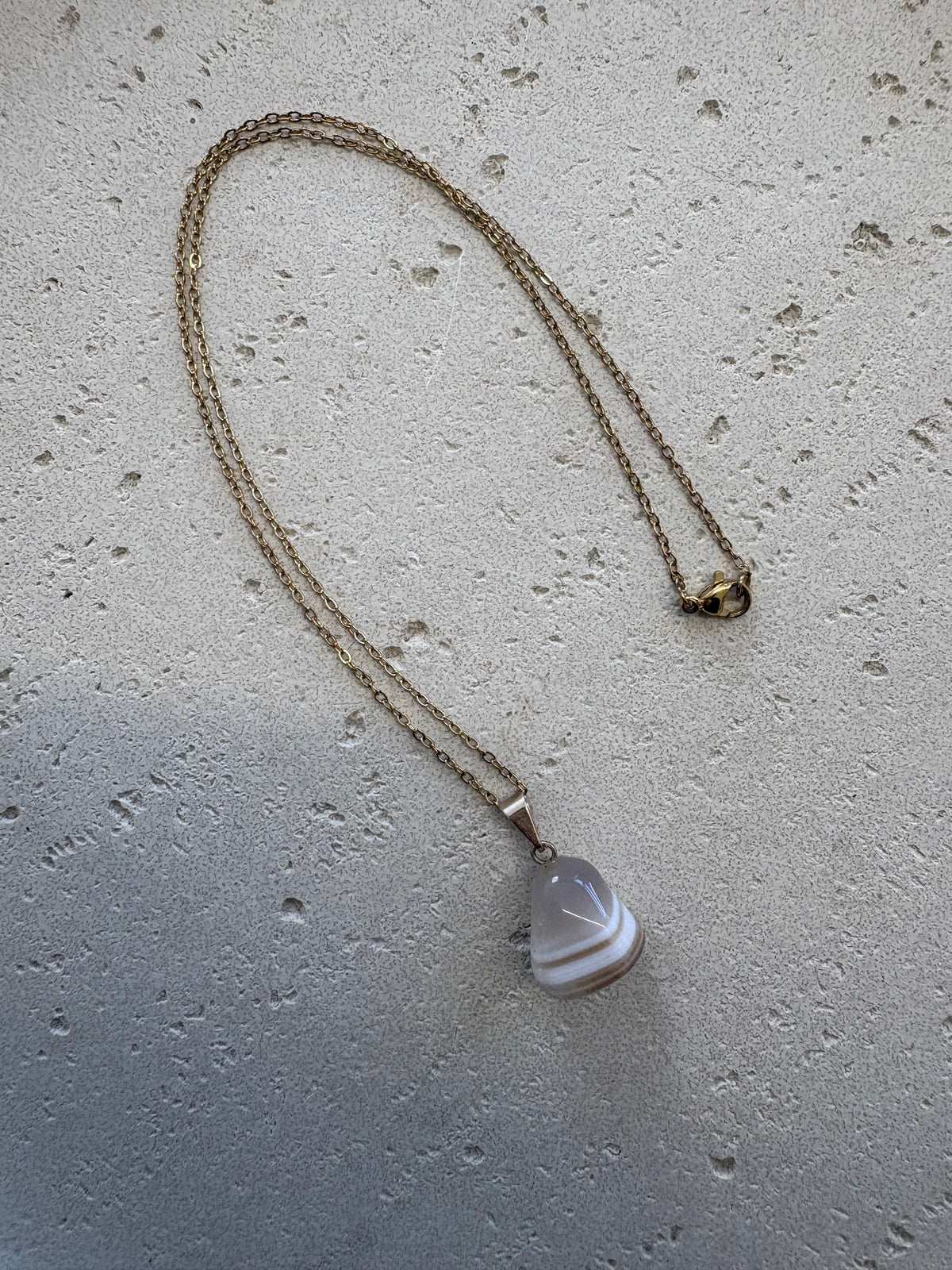 Gold agate necklace
