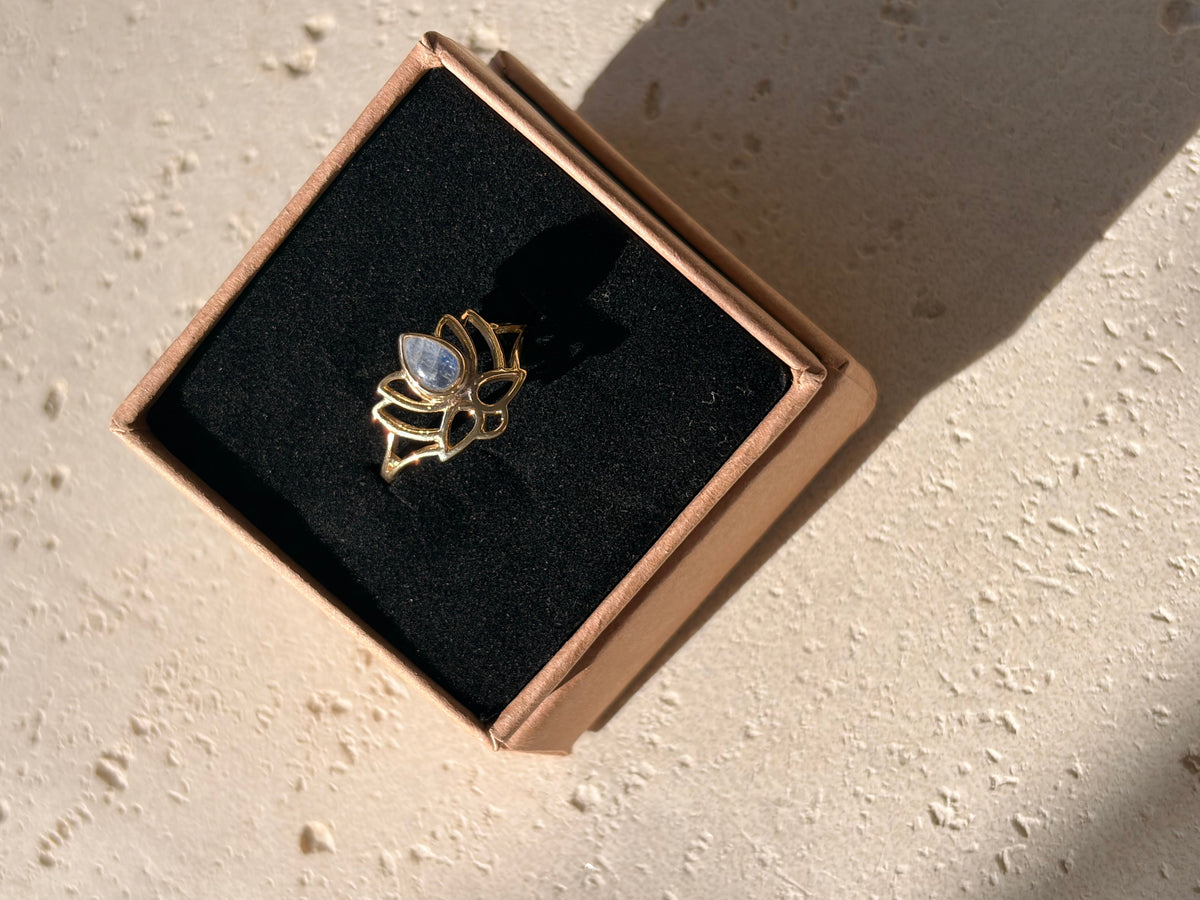 Rainbow moonstone ring