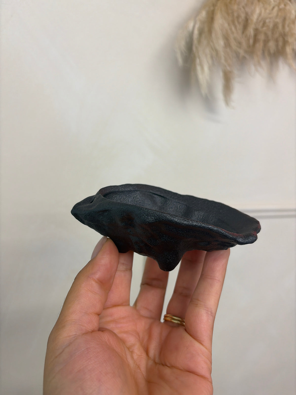 Scalloped incense holder