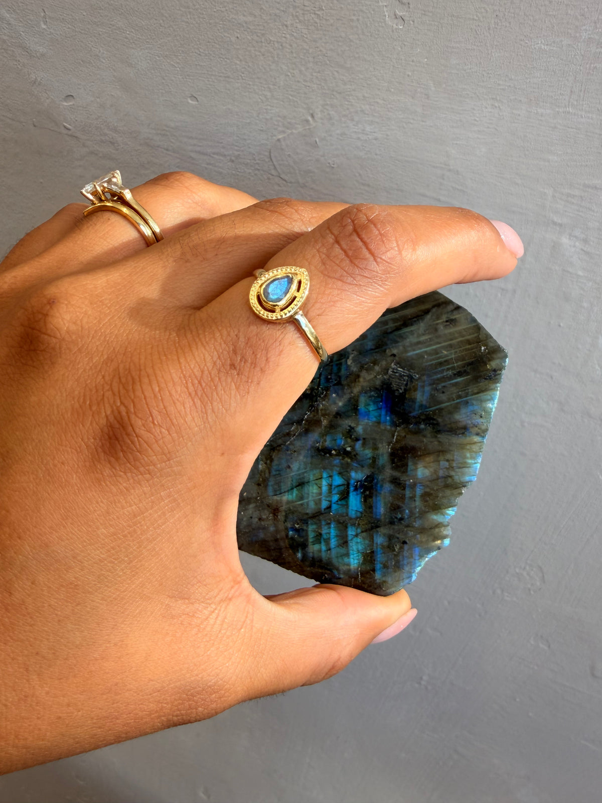 Labradorite pear detailed ring