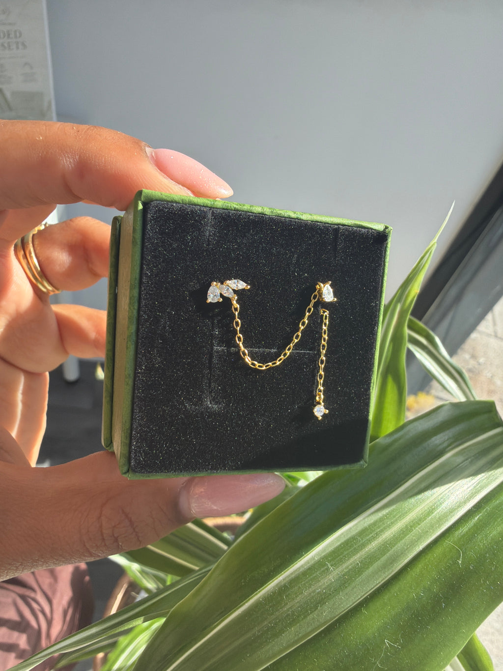 Triple chain stud gold