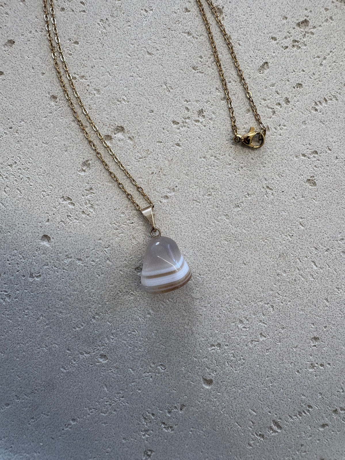 Gold agate necklace