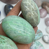 Garnierite palmstone