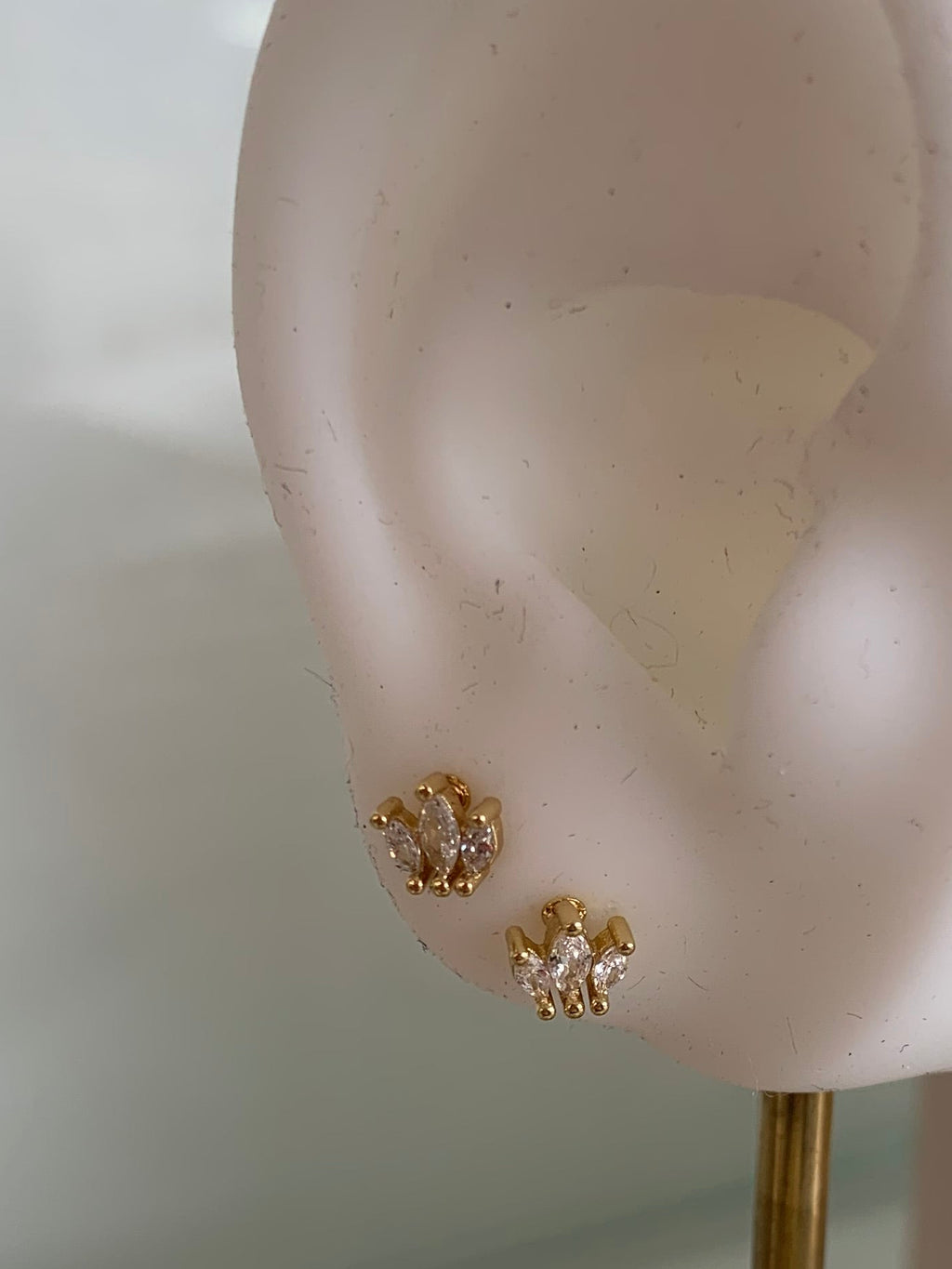 Marquise leaf stud
